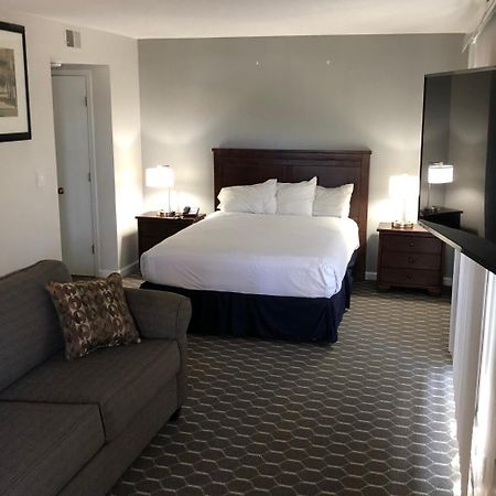 Clive Sterling Hotel And Suites מראה חיצוני תמונה