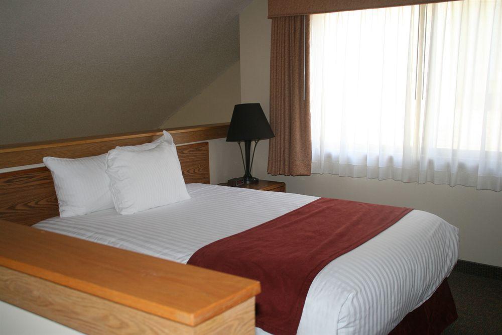 Clive Sterling Hotel And Suites מראה חיצוני תמונה