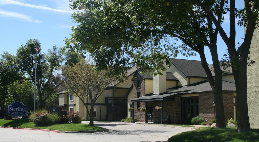 Clive Sterling Hotel And Suites מראה חיצוני תמונה