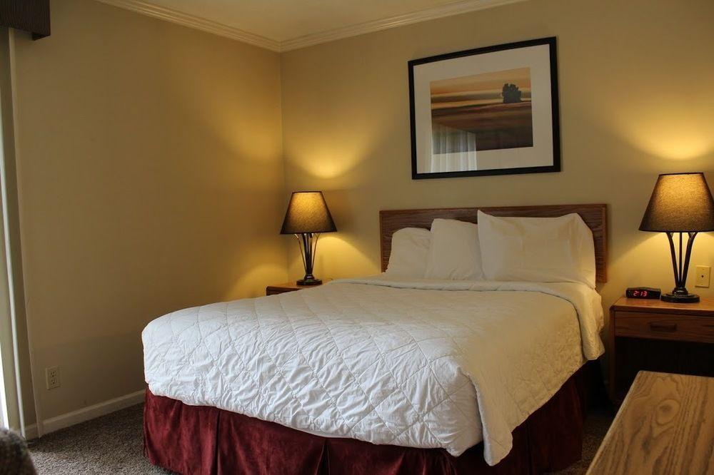 Clive Sterling Hotel And Suites מראה חיצוני תמונה