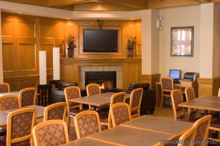 Clive Sterling Hotel And Suites מסעדה תמונה