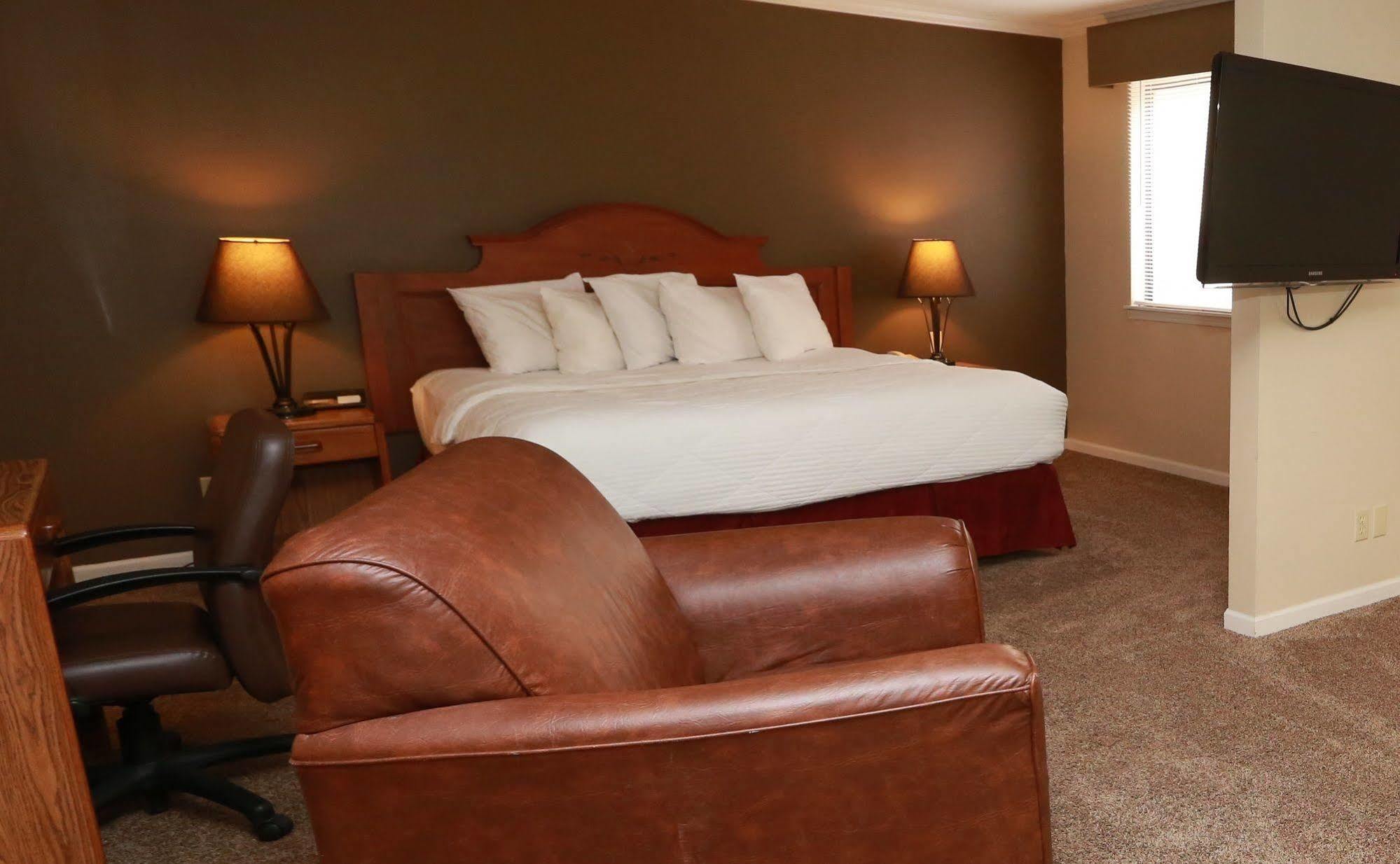 Clive Sterling Hotel And Suites מראה חיצוני תמונה