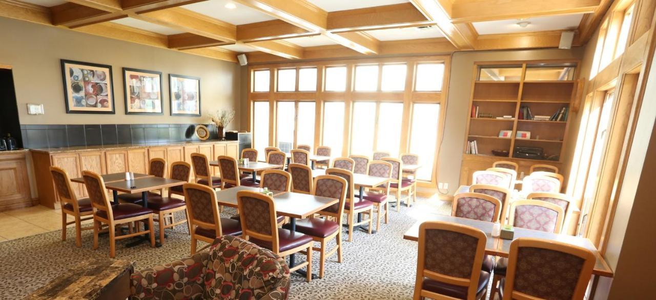 Clive Sterling Hotel And Suites מראה חיצוני תמונה