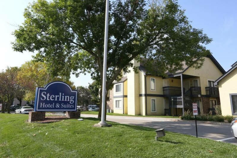 Clive Sterling Hotel And Suites מראה חיצוני תמונה