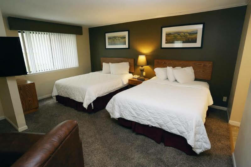 Clive Sterling Hotel And Suites מראה חיצוני תמונה